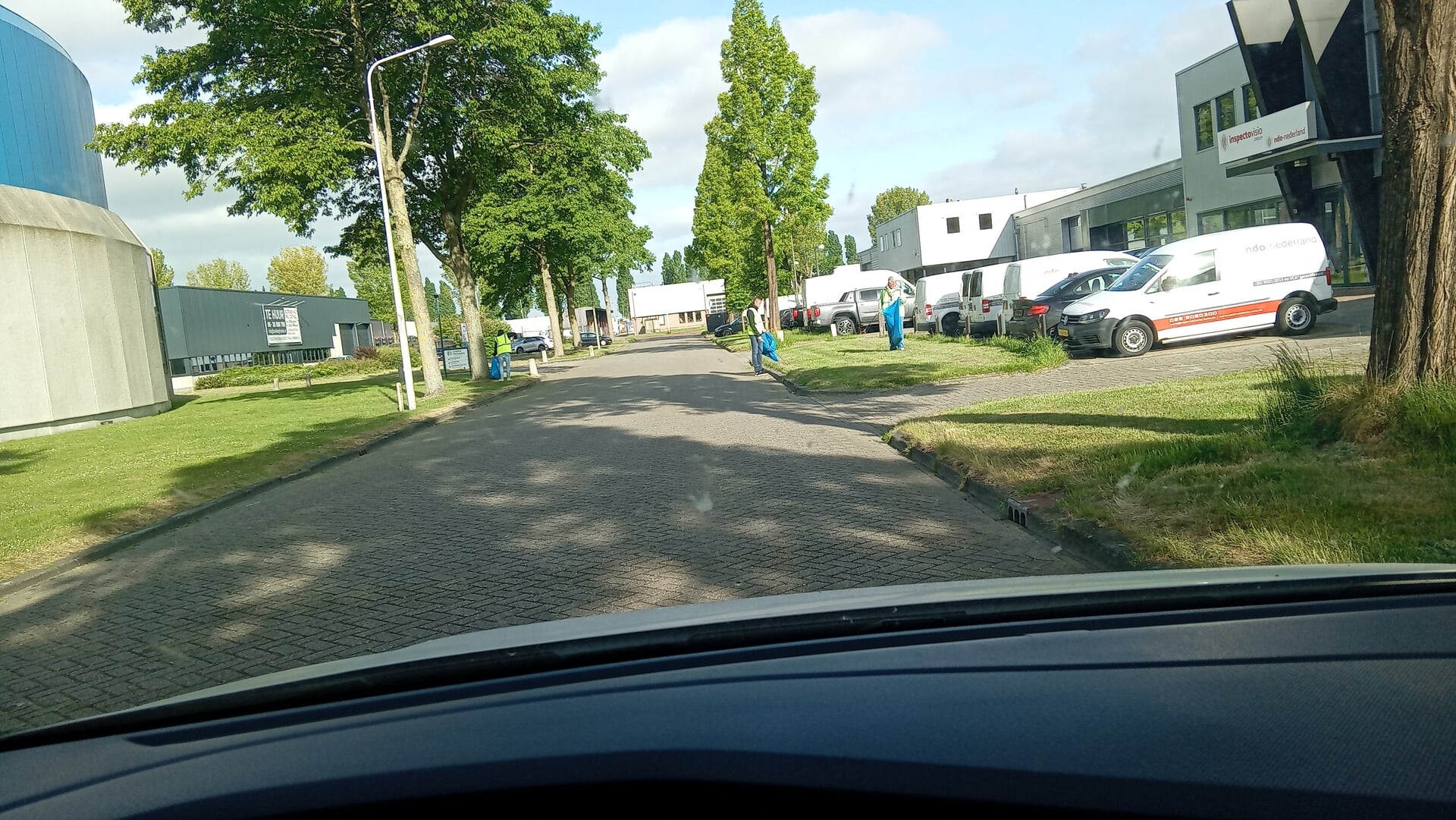 Eerste ‘bloeiweek’ op industrieterrein de Hemmen: “Bijna alle straten ontdaan van blikjes, plastic e