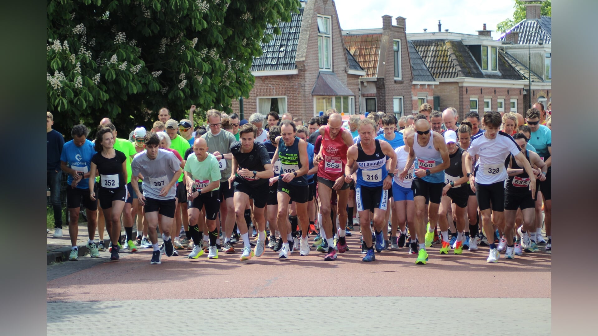 Recorddeelname bij 30e editie Parodialoop in Tjerkwerd