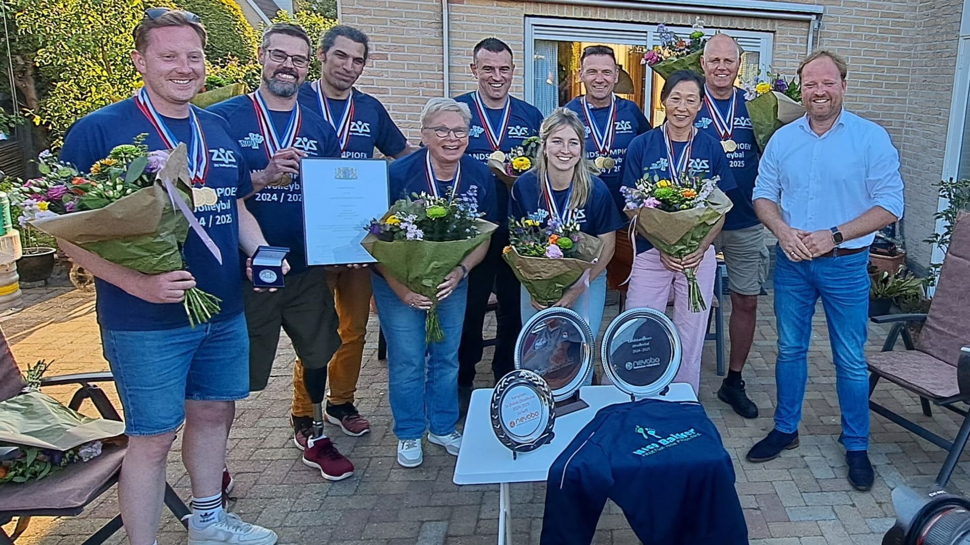 Zitvolleyballers ZV Sneek gehuldigd