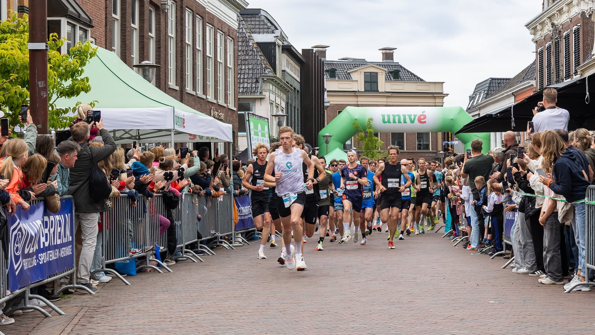 10e editie 4 & 10 Mijl van Sneek een succes: “Sport verbindt écht”