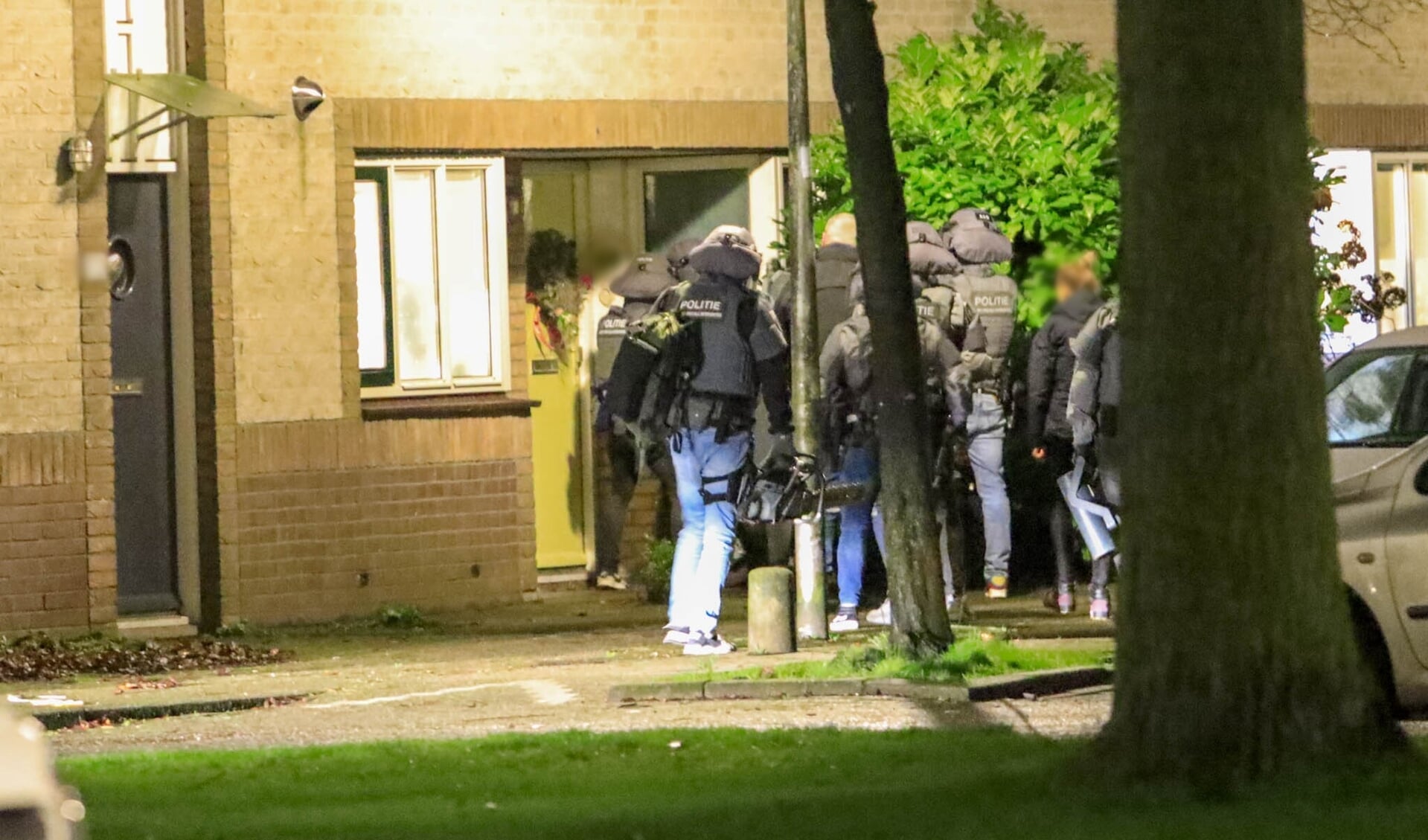 Politie valt woning in Amersfoort binnen vanwege verdachte met vuurwapen