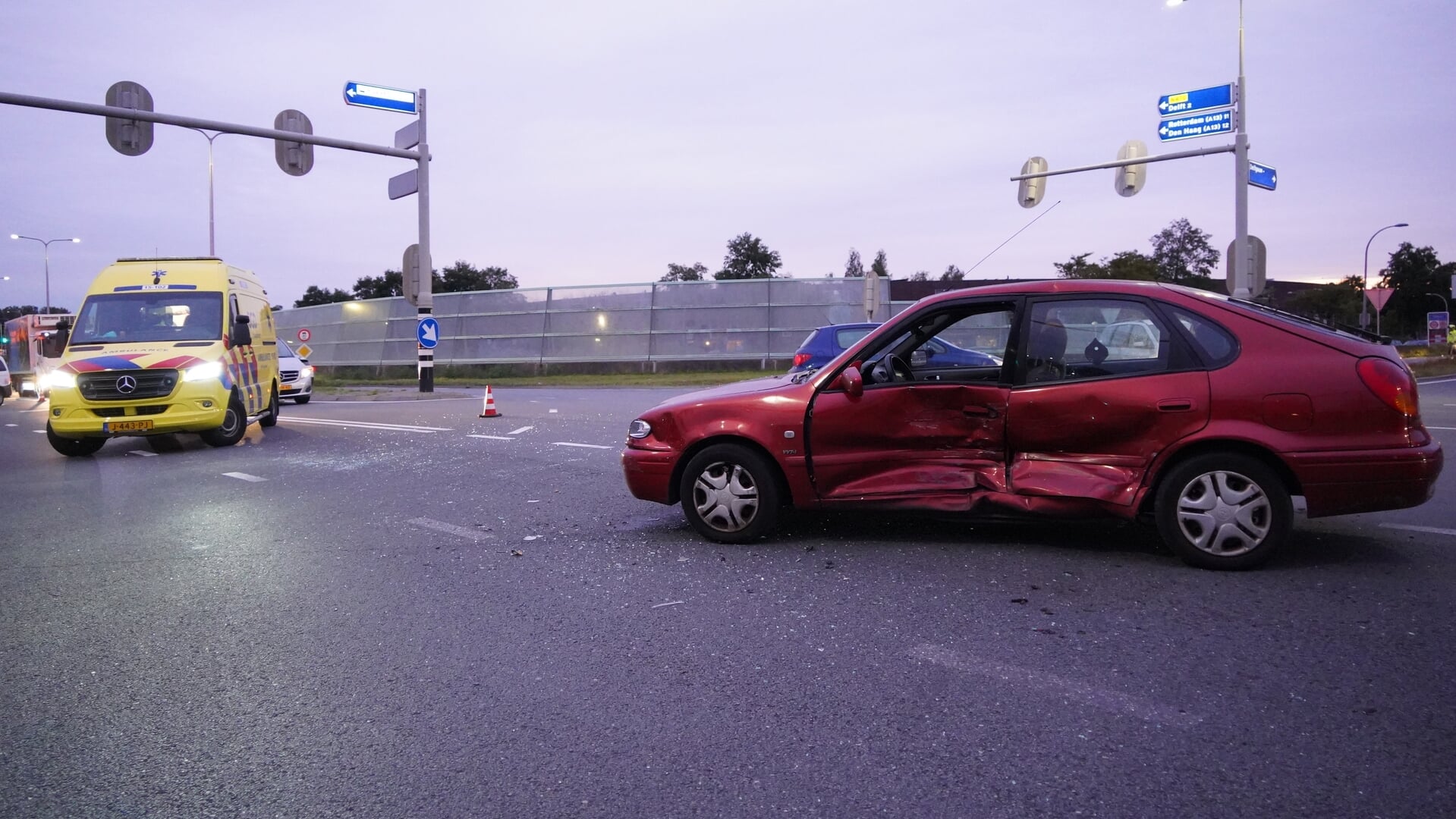 Twee auto’s botsen op kruising N470 Delfgauw