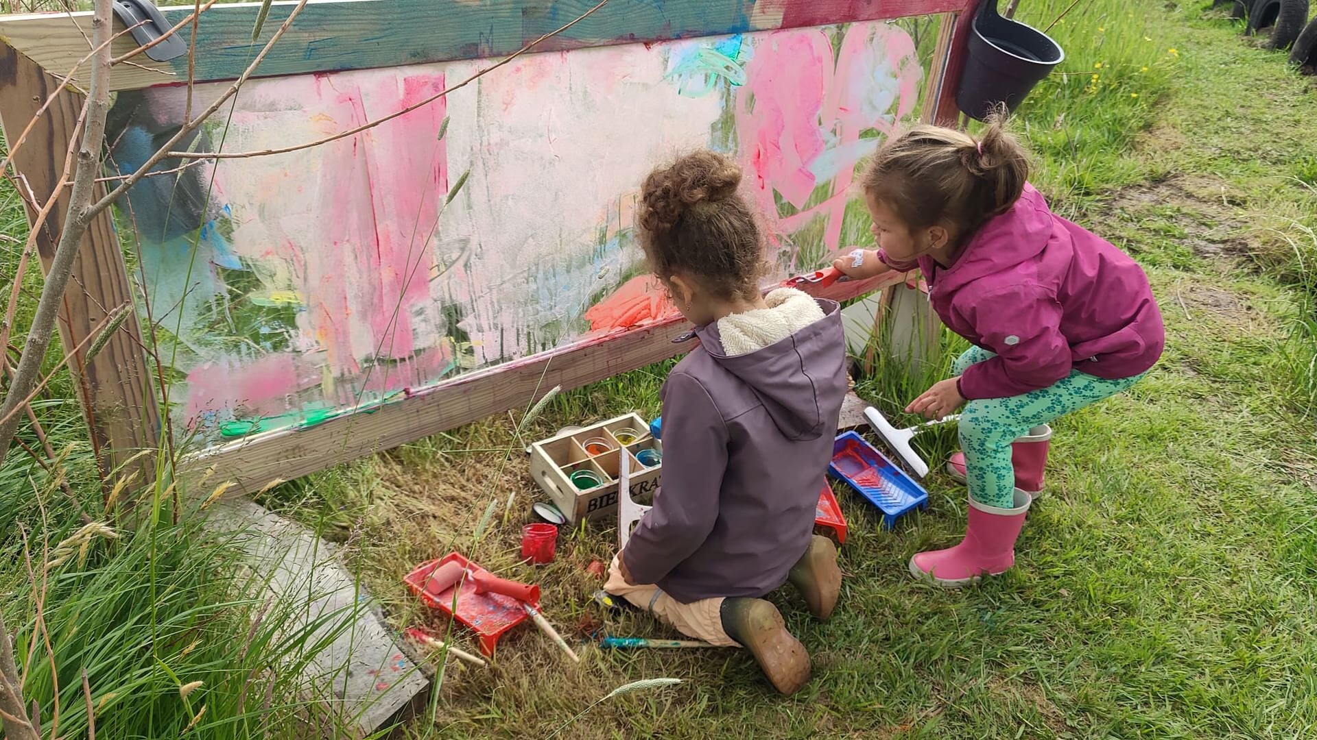Friese kinderen spelen in Scandinavische stijl bij Groeiromte in Woudsend