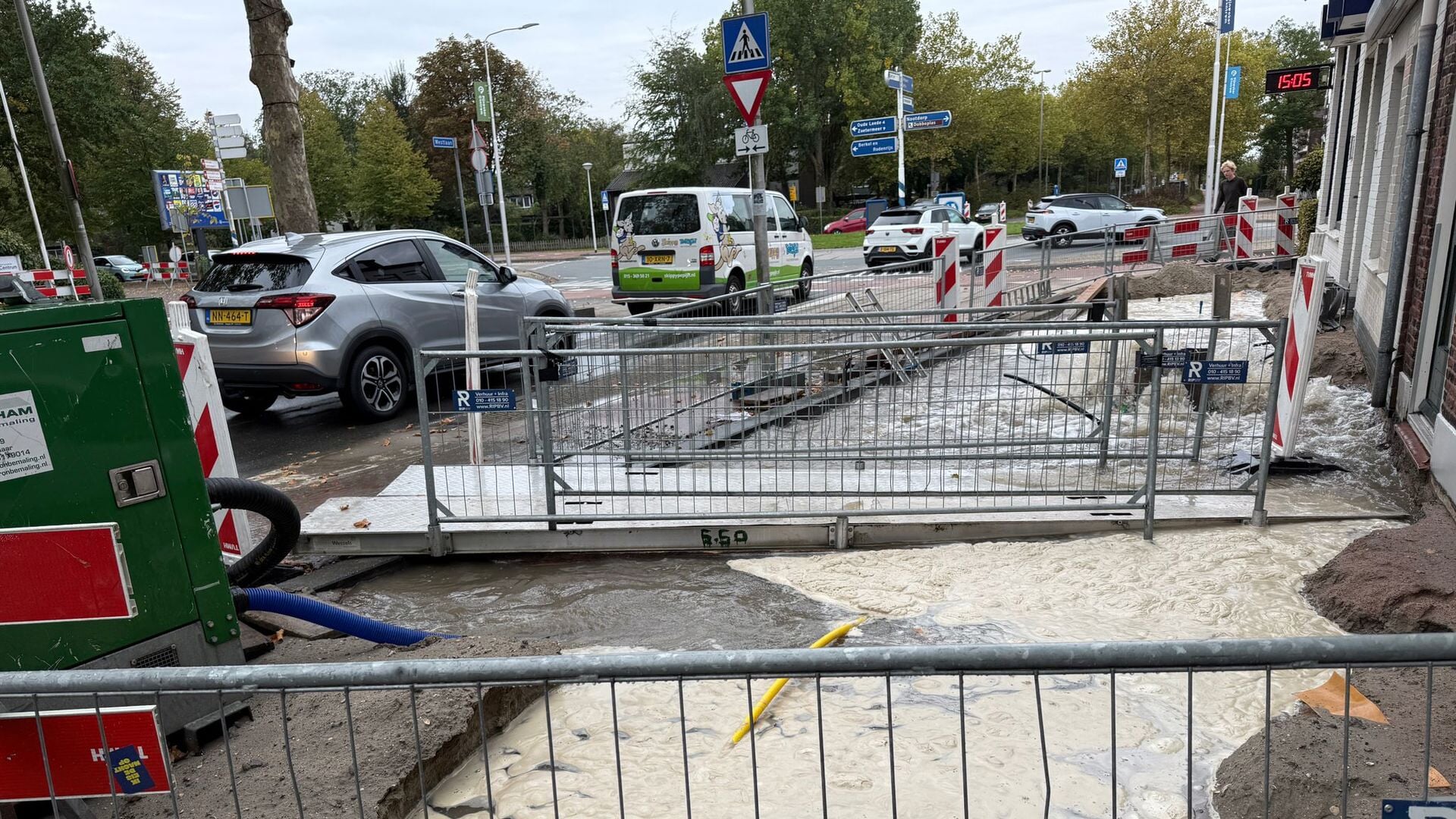 Westlaan onder water door leidingbreuk