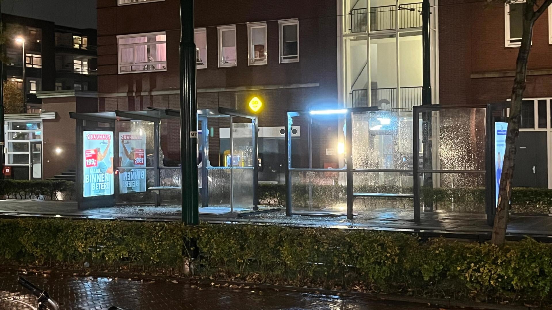 Parade weer geteisterd door grote groep jongeren