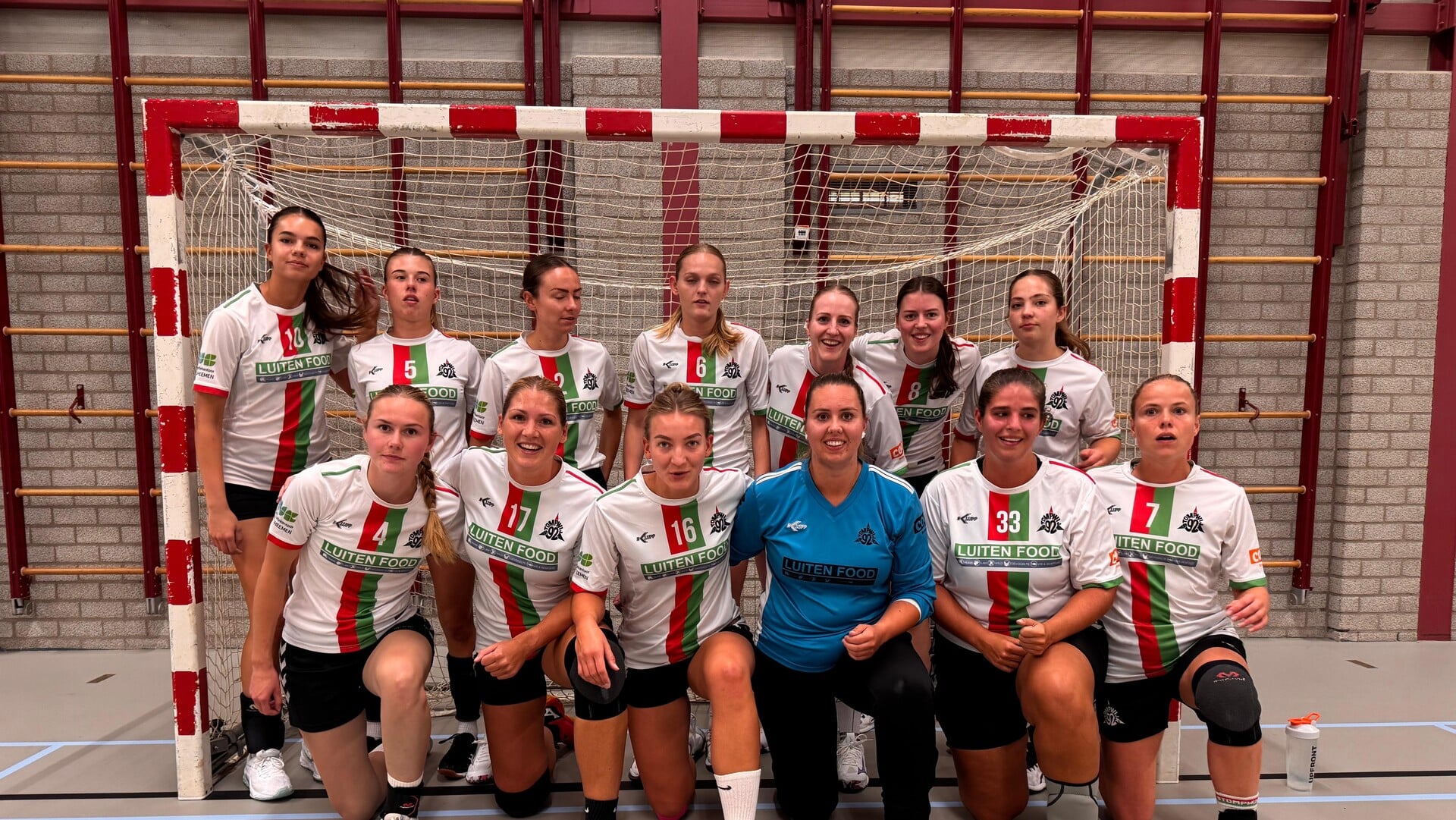 Stompwijkse handbalsters verliezen wedstrijd met hars