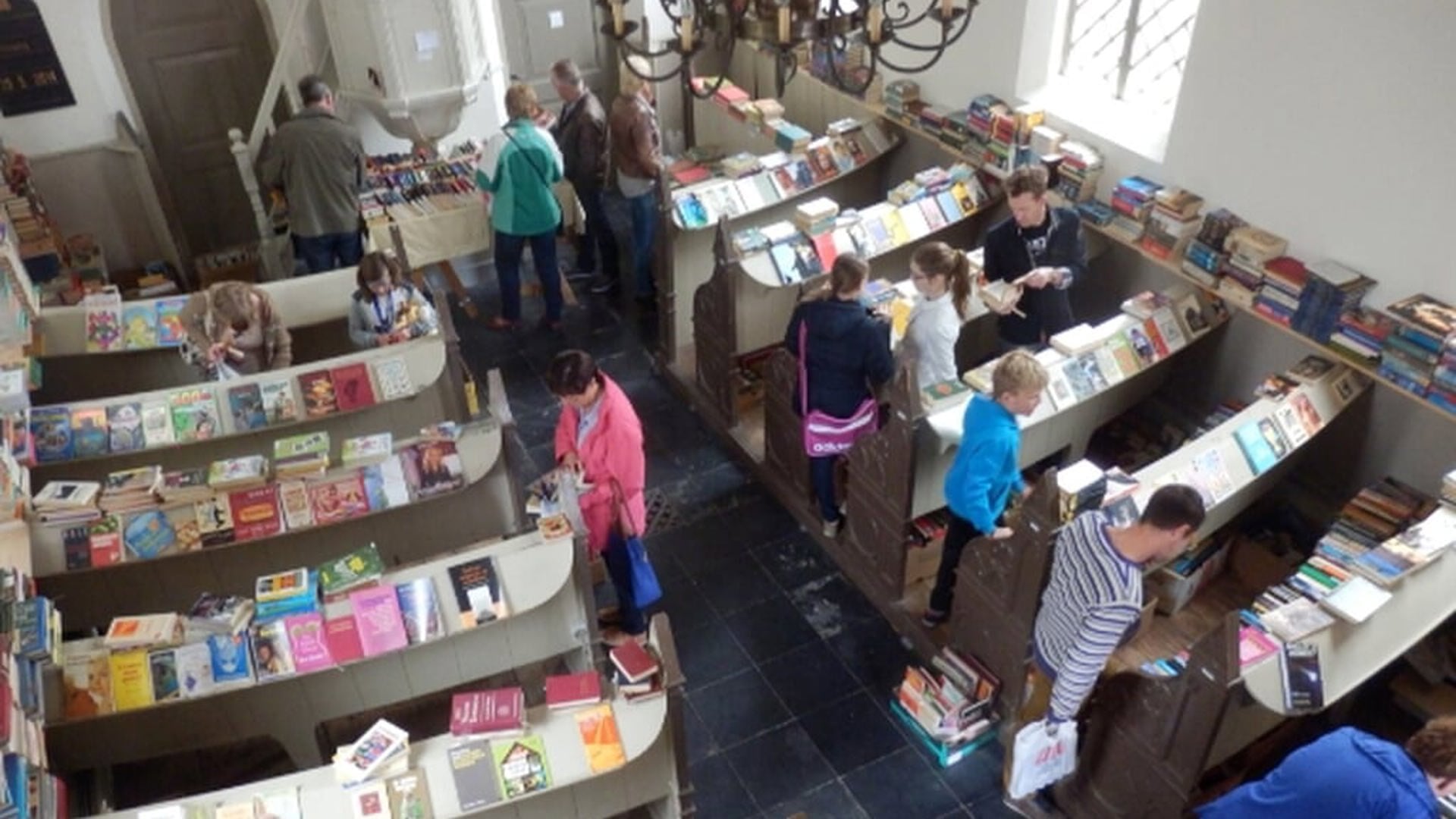 Boekenmarkt in Kouwenbergs kerkje