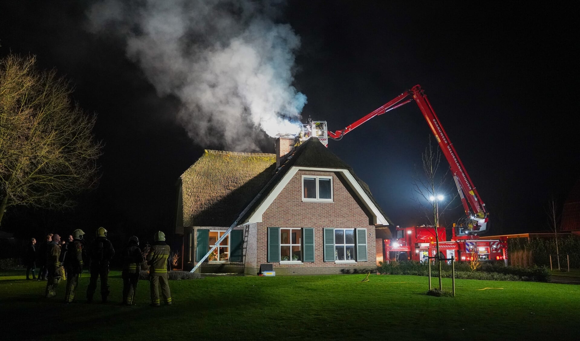 Brandweer Putten Met Meerdere Ploegen Naar Schoorsteenbrand Bij Woning ...