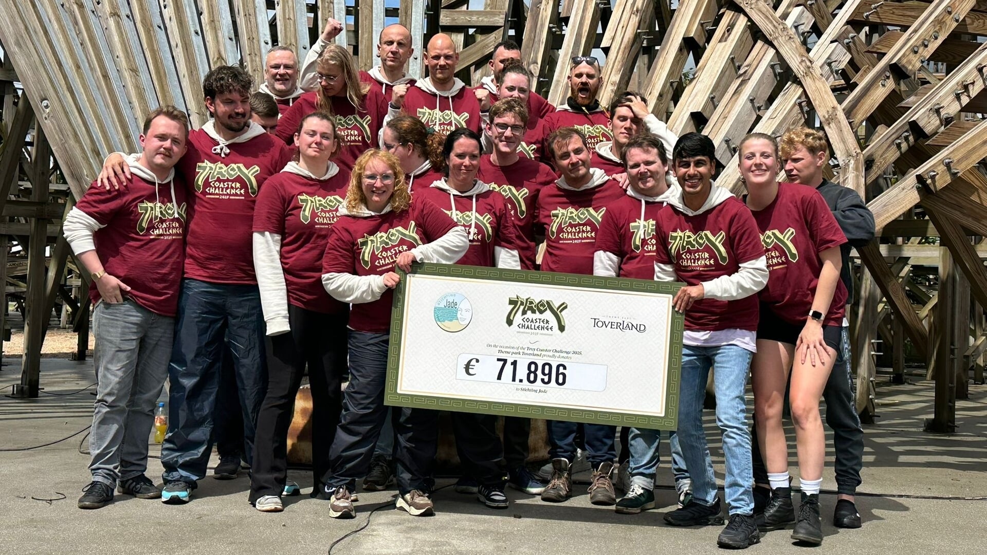 Doorweekt en doodmoe; Beek en Donkse Stan voltooit Troy Coaster Challenge