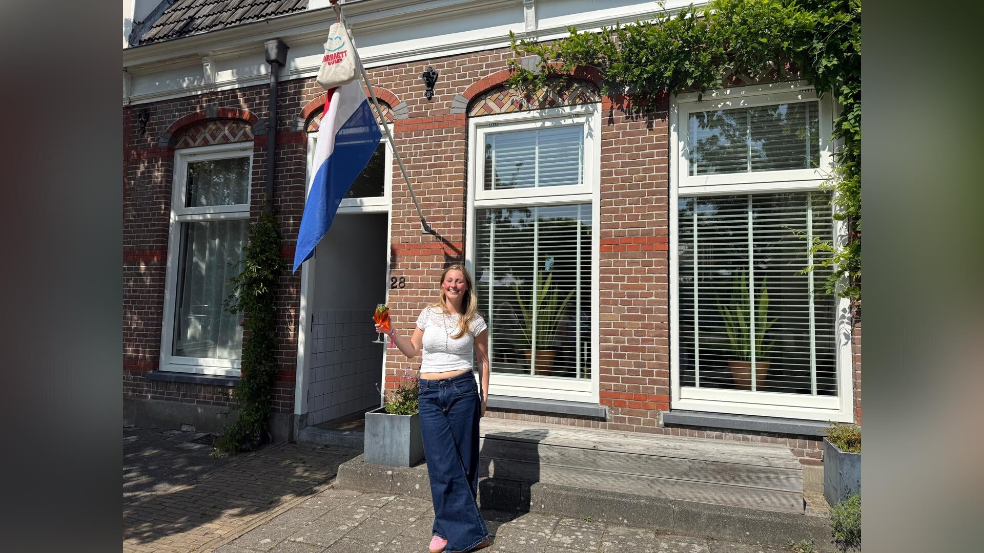 Geslaagd! Vlag uit voor Roos uit Sneek