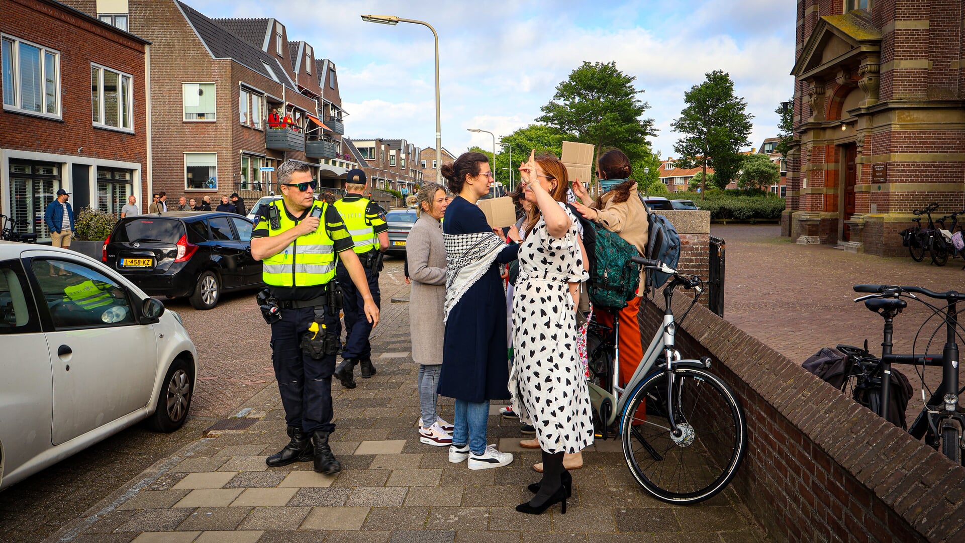 Politie grijpt in bij verboden demonstratie bij Nieuwe Kerk