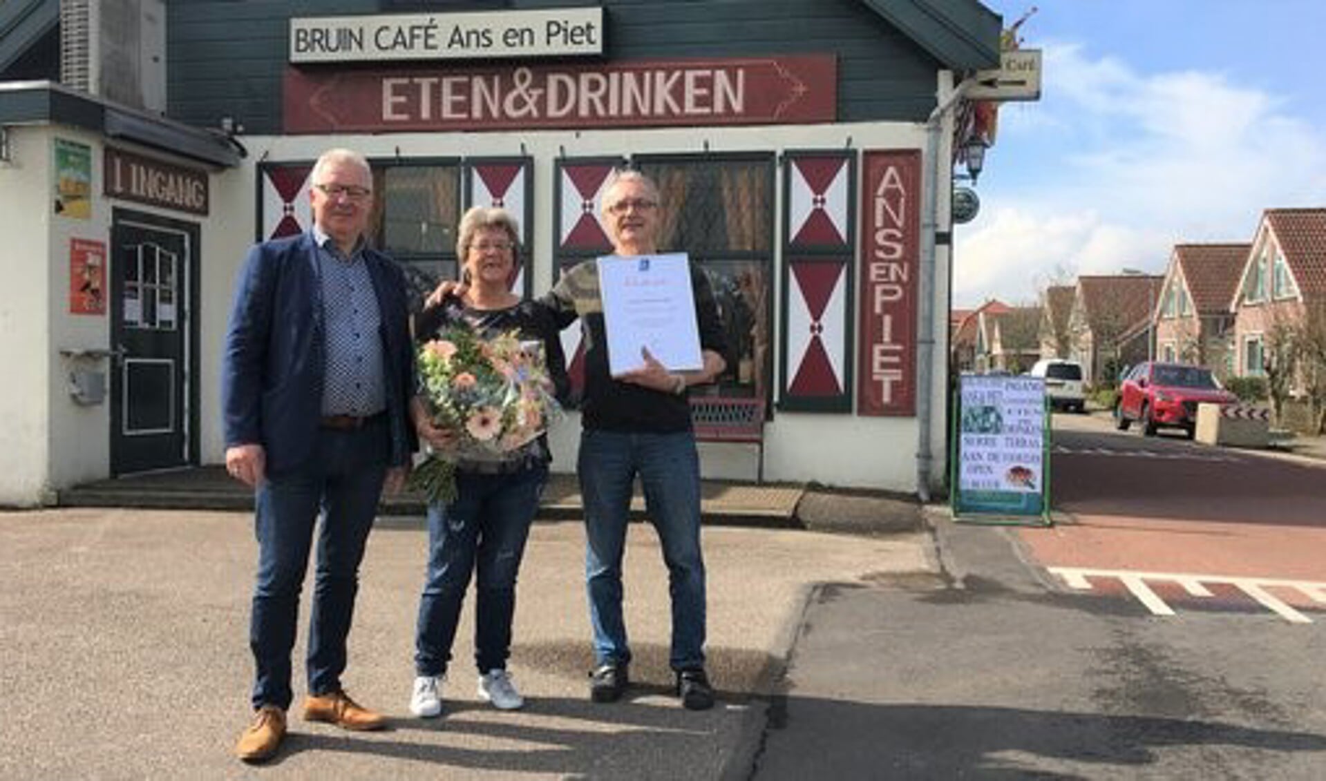 Bruin CaféAns en Piet Oosthuizen 40 jaar lid van KHN