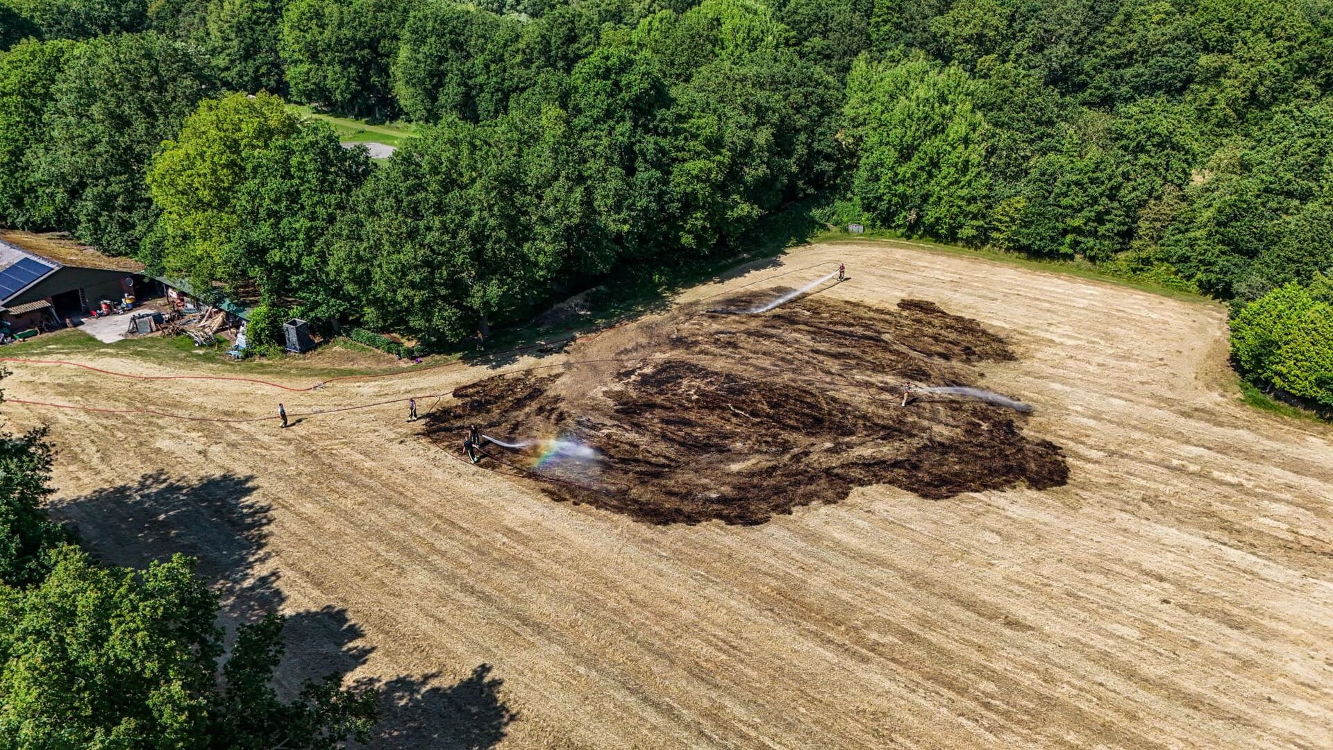 Brand in weiland aan het Kerkpad in Rotstergaast