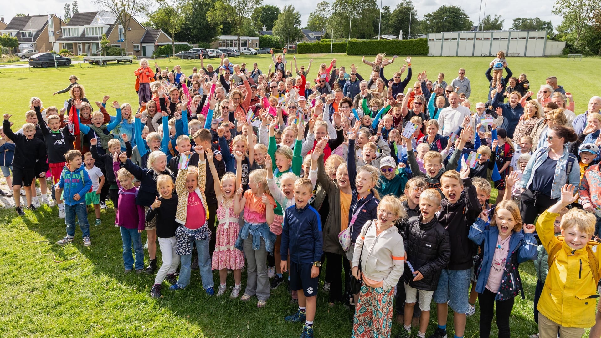 Avondvierdaagse Ysbrechtum e.o. op gestart onder mooie weersomstandigheden