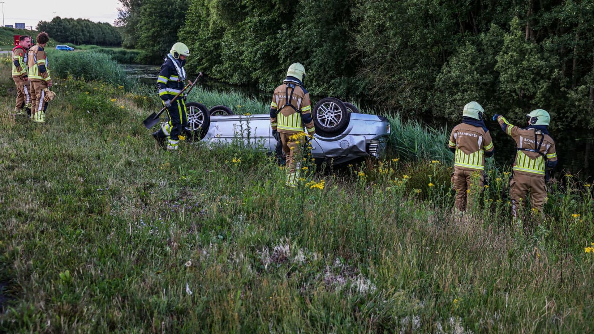 Auto slaat over de kop aan de Weinmakker
