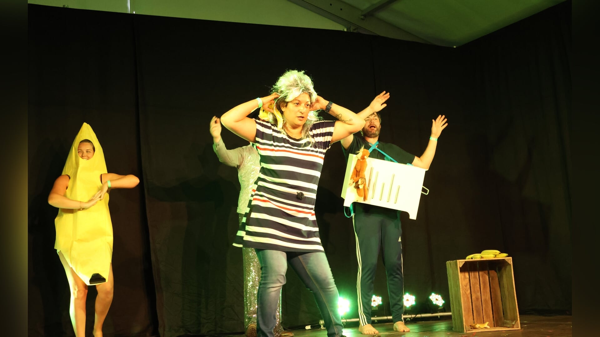 FOTO’S | Terugblik: Spetterende aftrap Feestweek Oosterzee met Playbackshow!