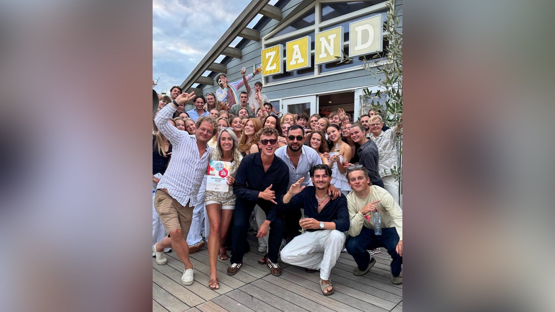 Strandpaviljoen ZAND weer in de terras top 100