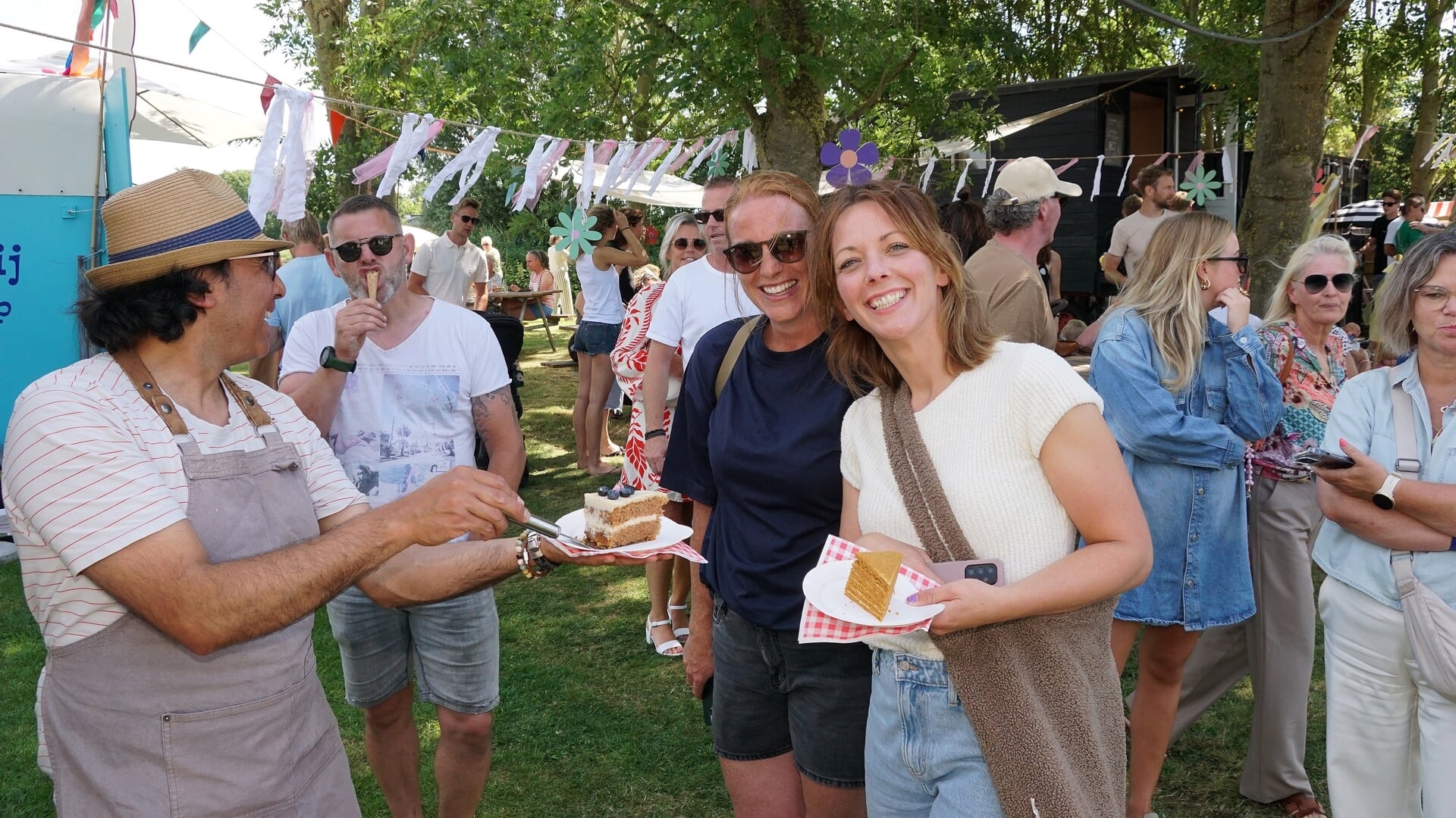 FOTO’S | Simmerfair brengt zomerse sfeer en creativiteit naar Echtenerbrug
