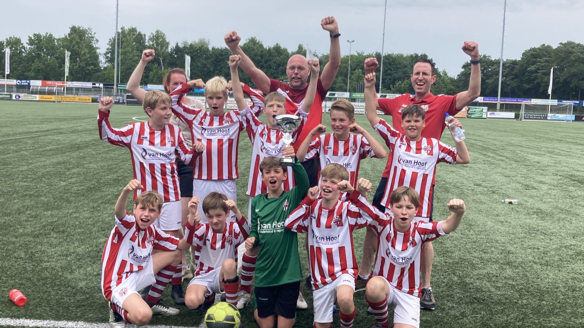ASV’33 JO11-2 sluit seizoen af met een prijs