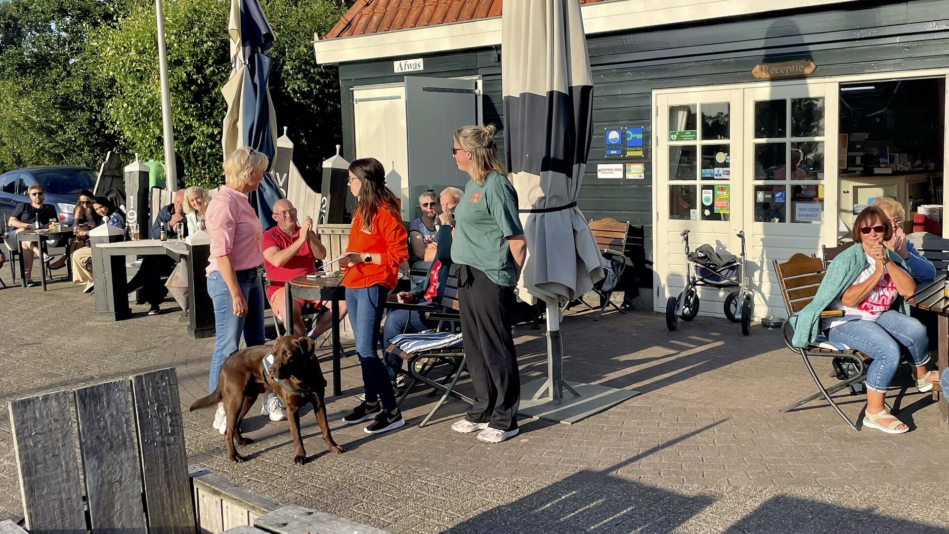 Muzikale overdracht statiegeldactie De Koevoet aan CMV Crescendo