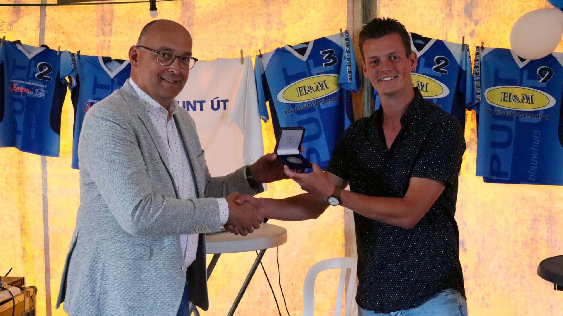 Volleybalvereniging Punt út viert 50 jaar sport en plezier in Blauwhuis
