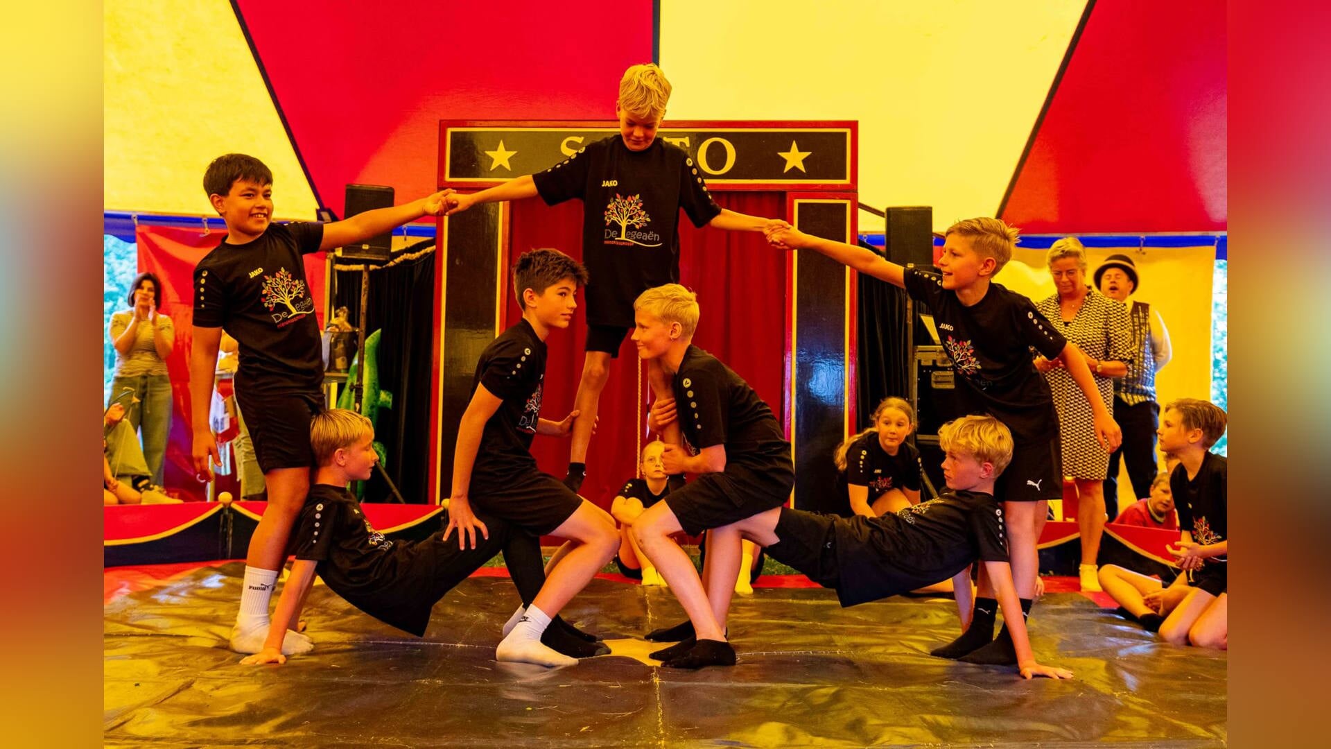 Mienskipscircus laat De Legeaën bruisen van enthousiasme