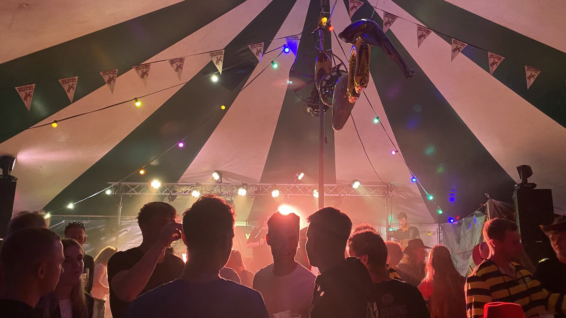 Tjerkwerd viert dorpsfeest in Wilde Westen-stijl
