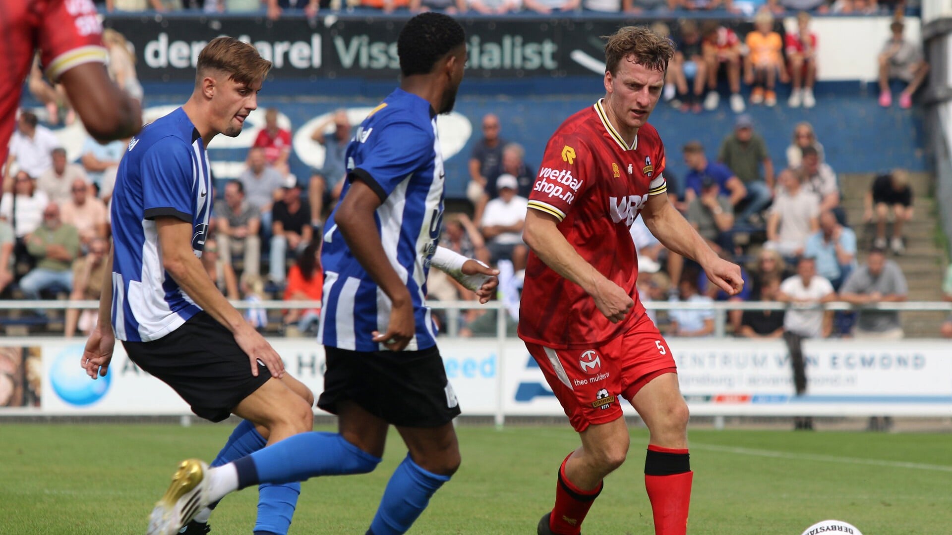Derby eindigt in 0-0: strijd en fakkels, maar geen winnaar
