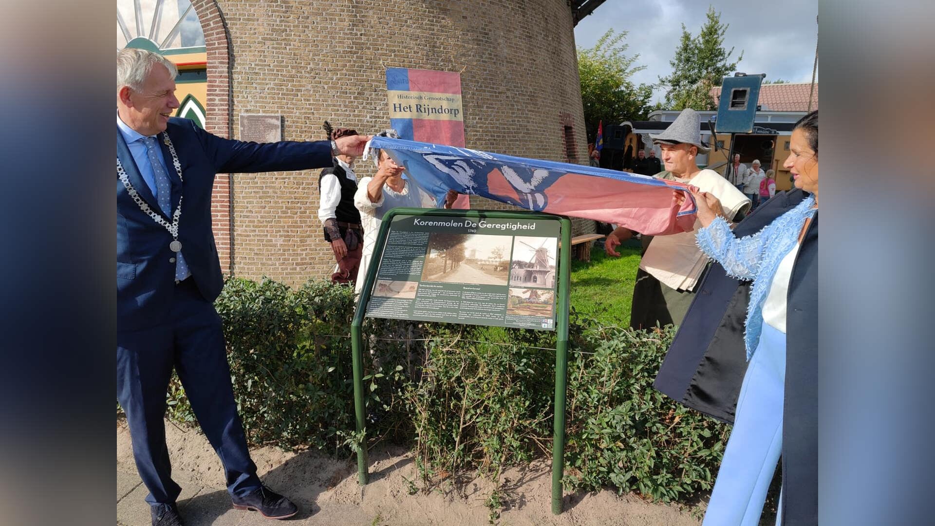 Nieuw informatiepaneel bij Molen De Geregtigheid in Katwijk aan den Rijn