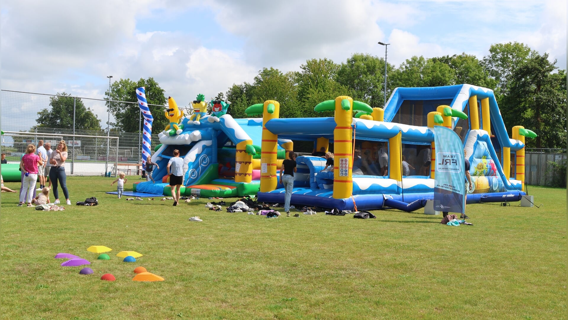 Simmerfeest in Makkum onder zomerse omstandigheden