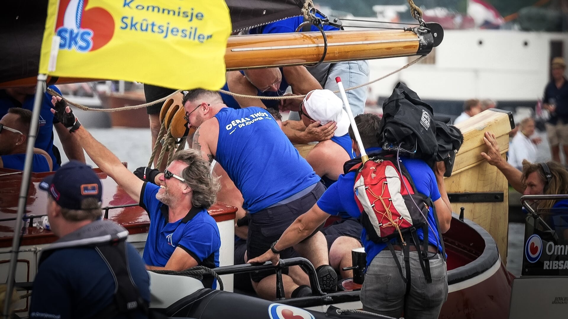 Skûtsje Joure wint openingswedstrijd SKS bij Grou