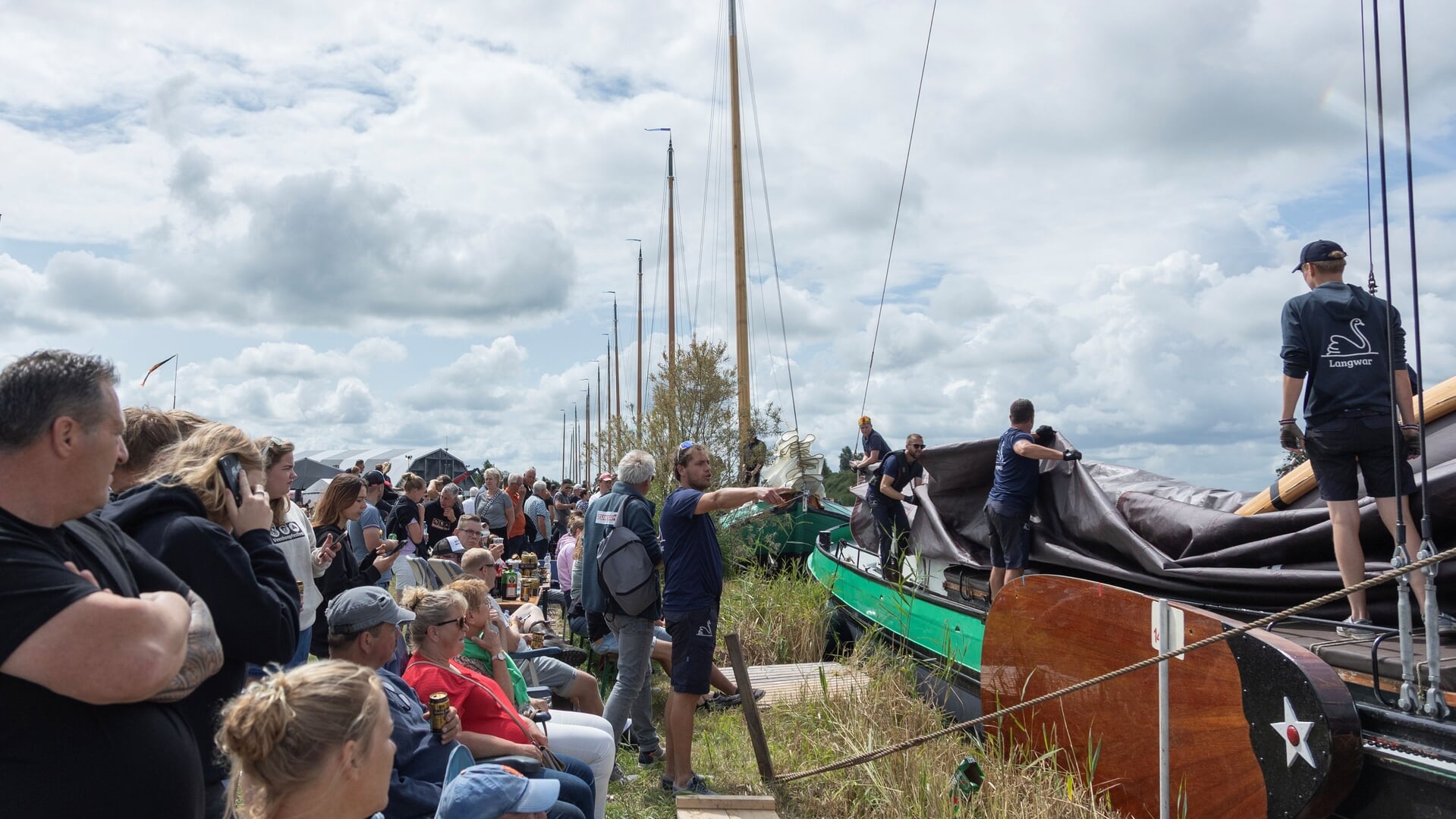 FOTO’S | Skûtsjesilen De Veenhoop met walstart in beeld