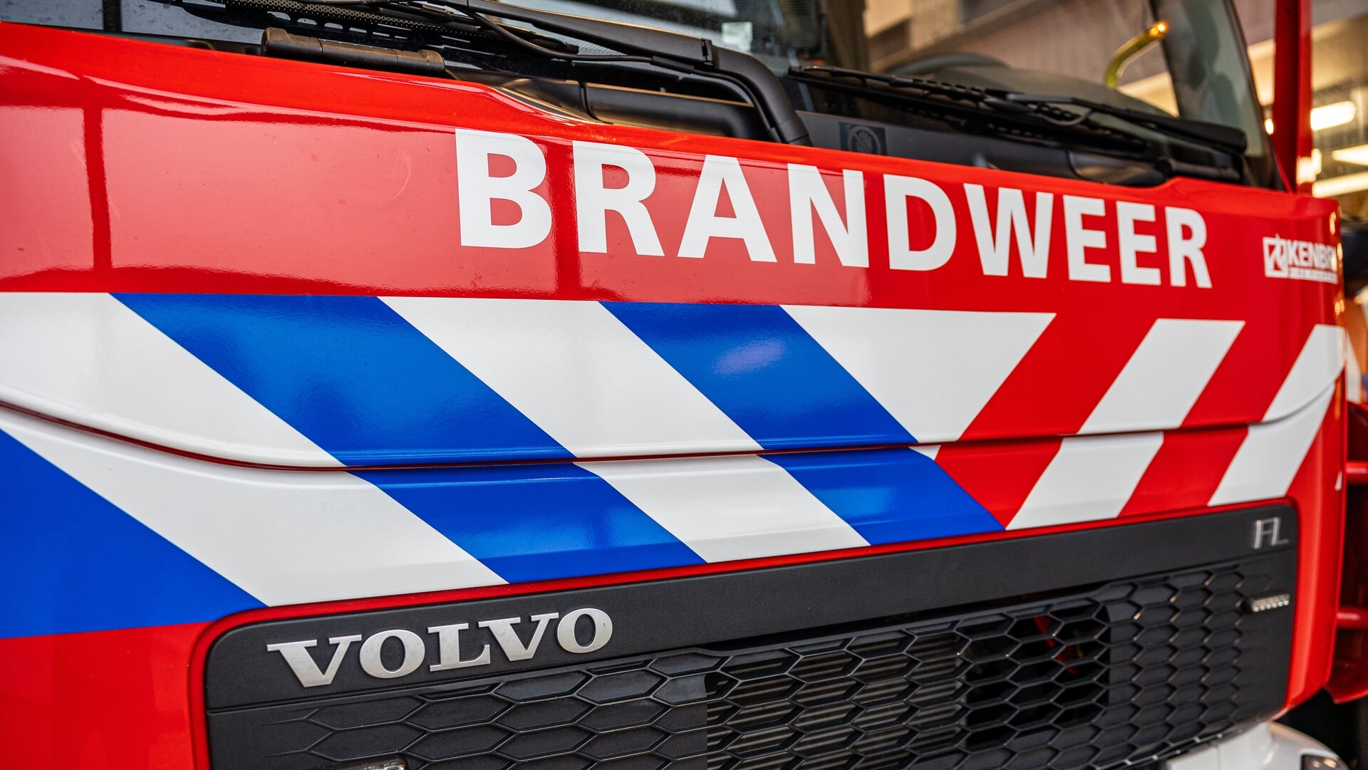 Twee loodsen verloren gegaan bij grote brand in Arum
