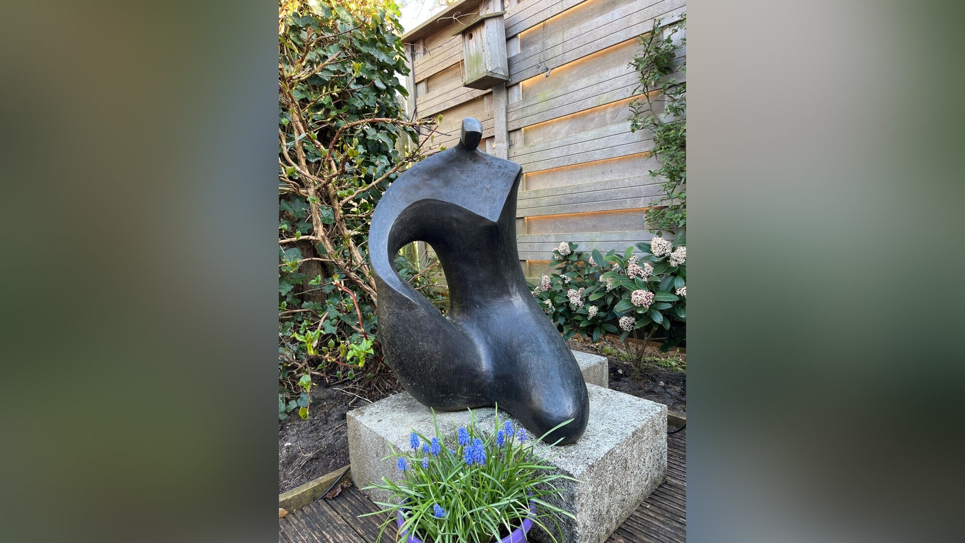 Feestelijke onthulling van nieuw kunstwerk op Wisselsokkel