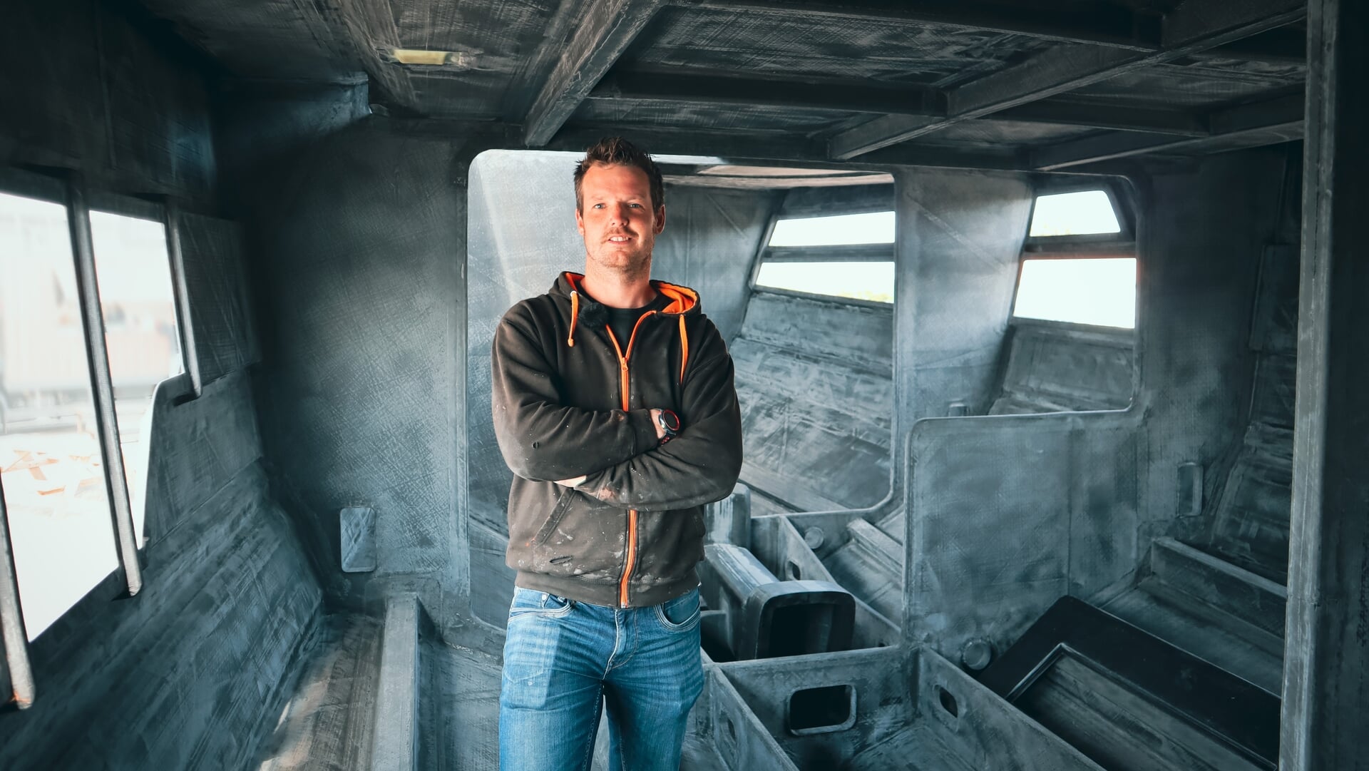 Vakmanschap in composiet bij Paul Dijkstra Composites aan het Prinses Margrietkanaal