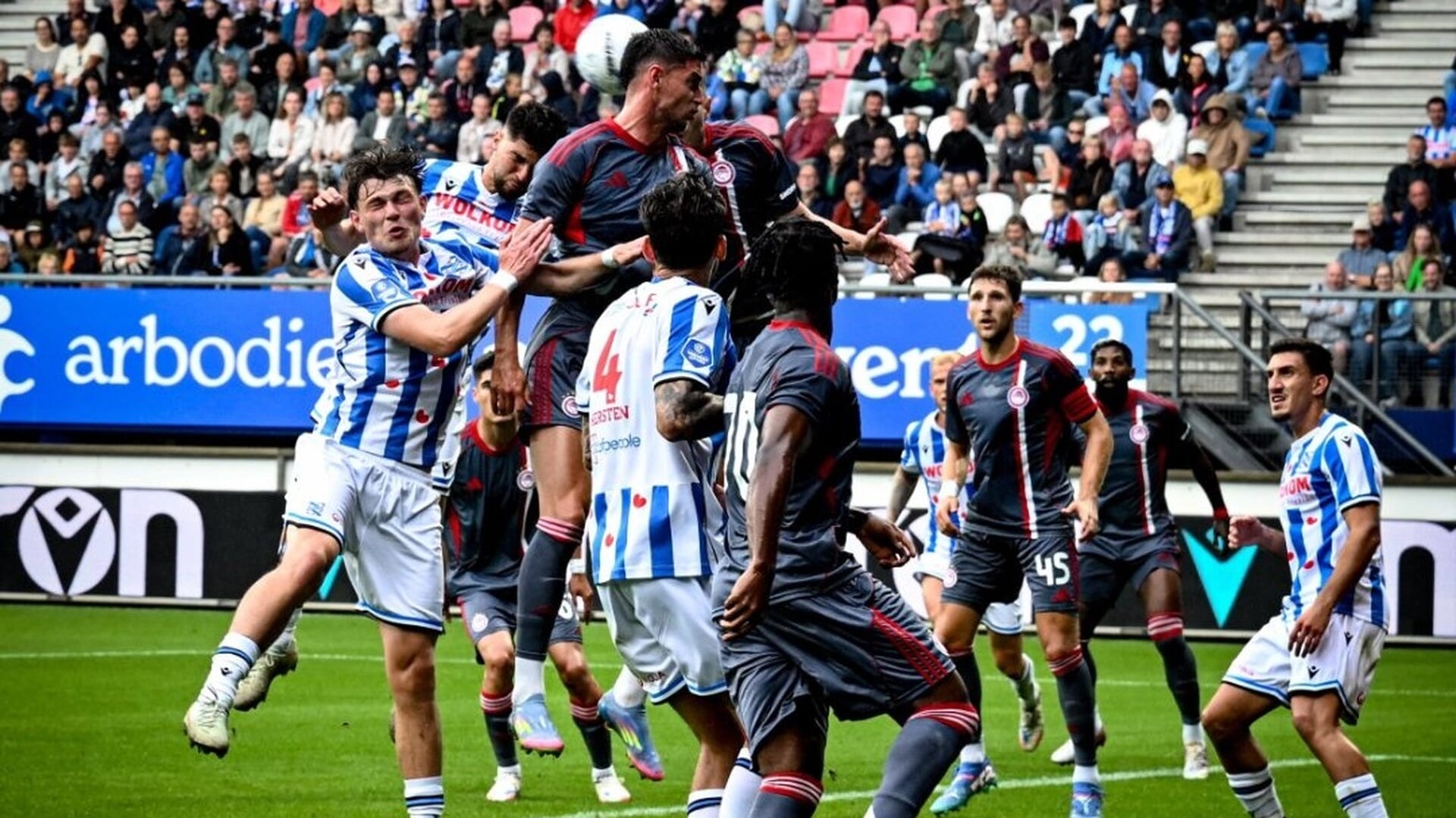sc Heerenveen speelt gelijk tegen Olympiakos