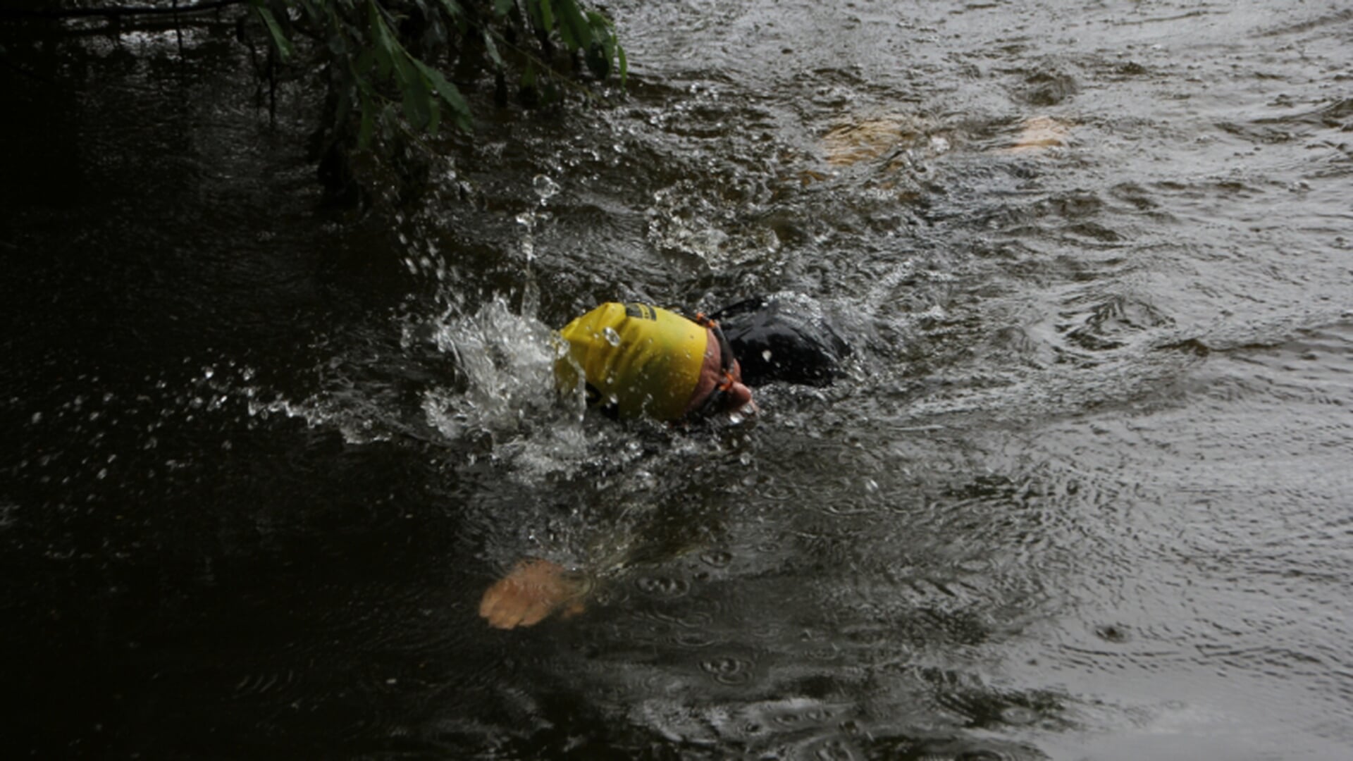 Duikteam ondersteunt Triatlongroep Gemert