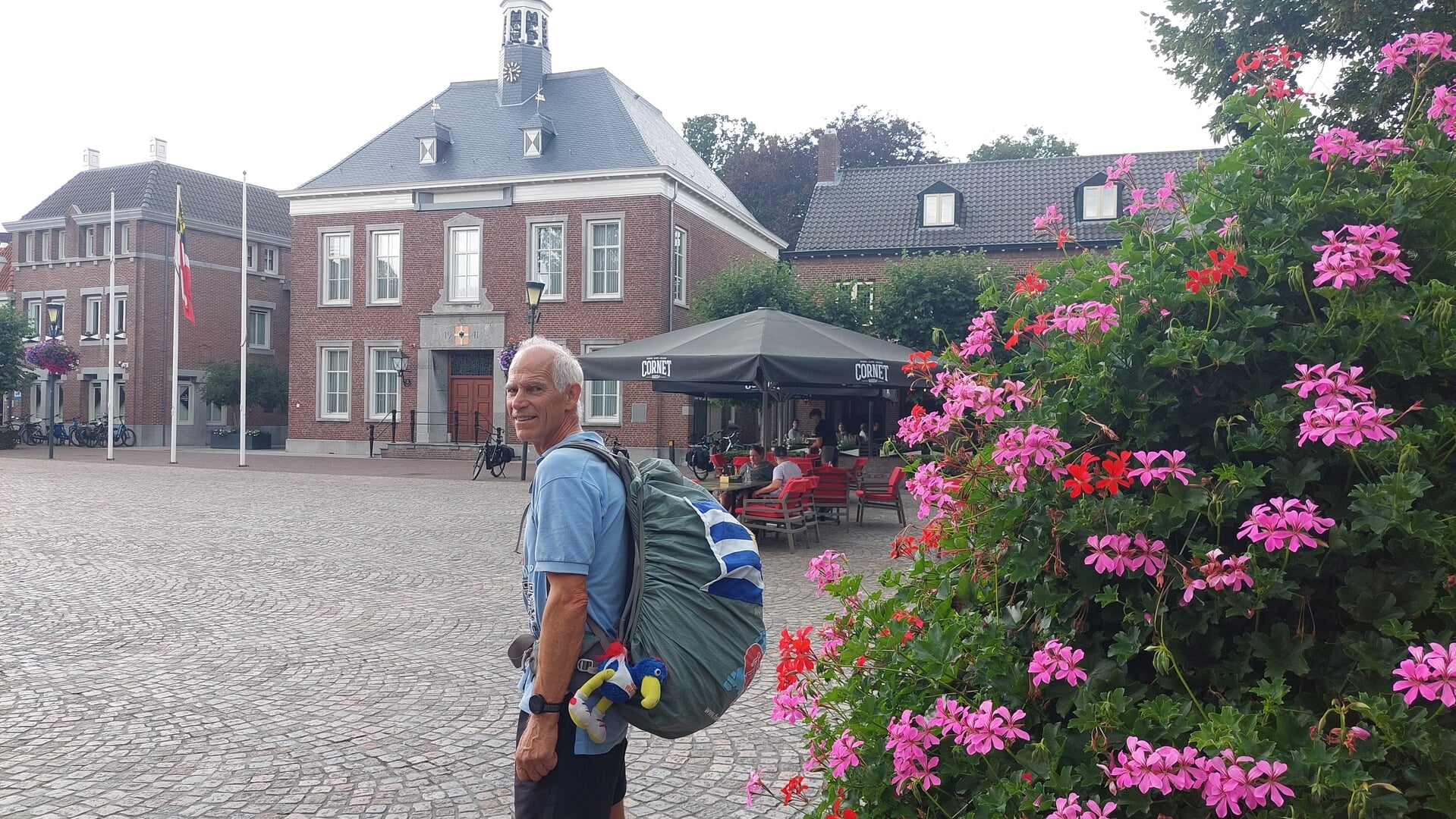 Frank Boerebach loopt door alle Nederlandse gemeenten en was de afgelopen dagen in Gemert-Bakel, Boe