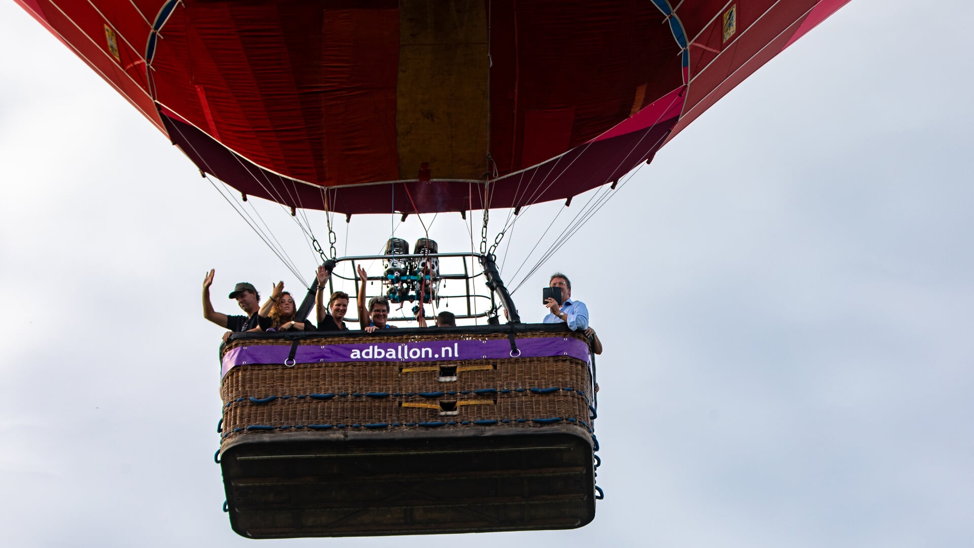 Gesponsorde ballonnen gaan omhoog in Gemert