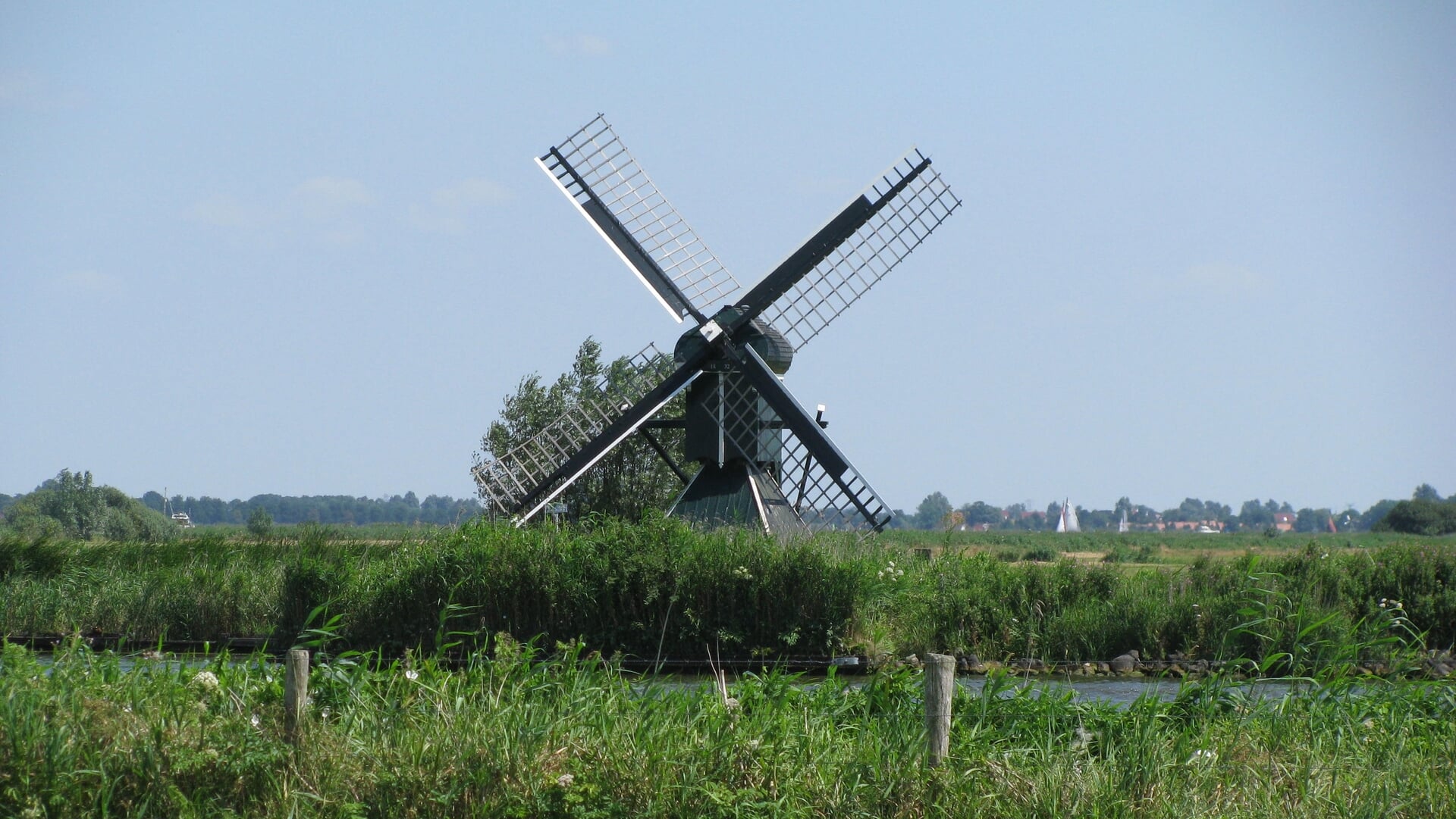 Aannemer voor onderhoud via de pont naar Geaupoldermole Uitwellingerga