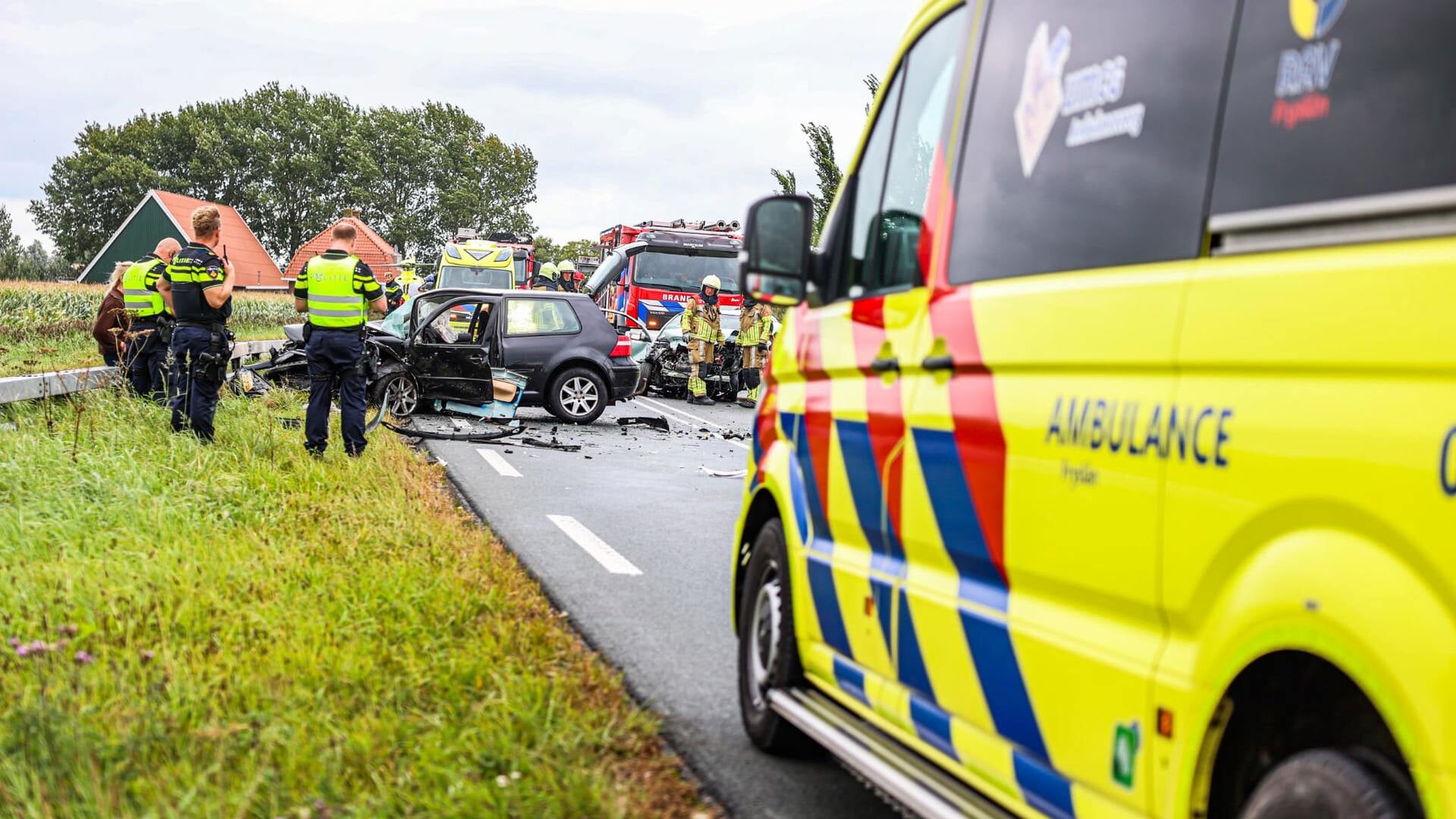 Frontale botsing op N354 bij Scharnegoutum