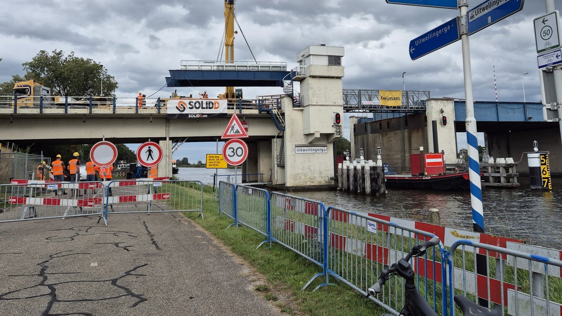Brugdek Uitwellingerga geplaatst
