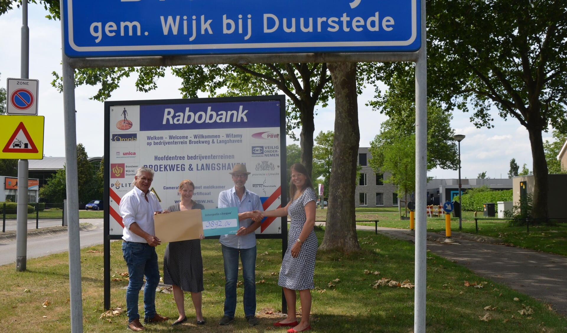 Mooie cheque van Rabobank/Interpolis voor Stichting Parkbeheer ...