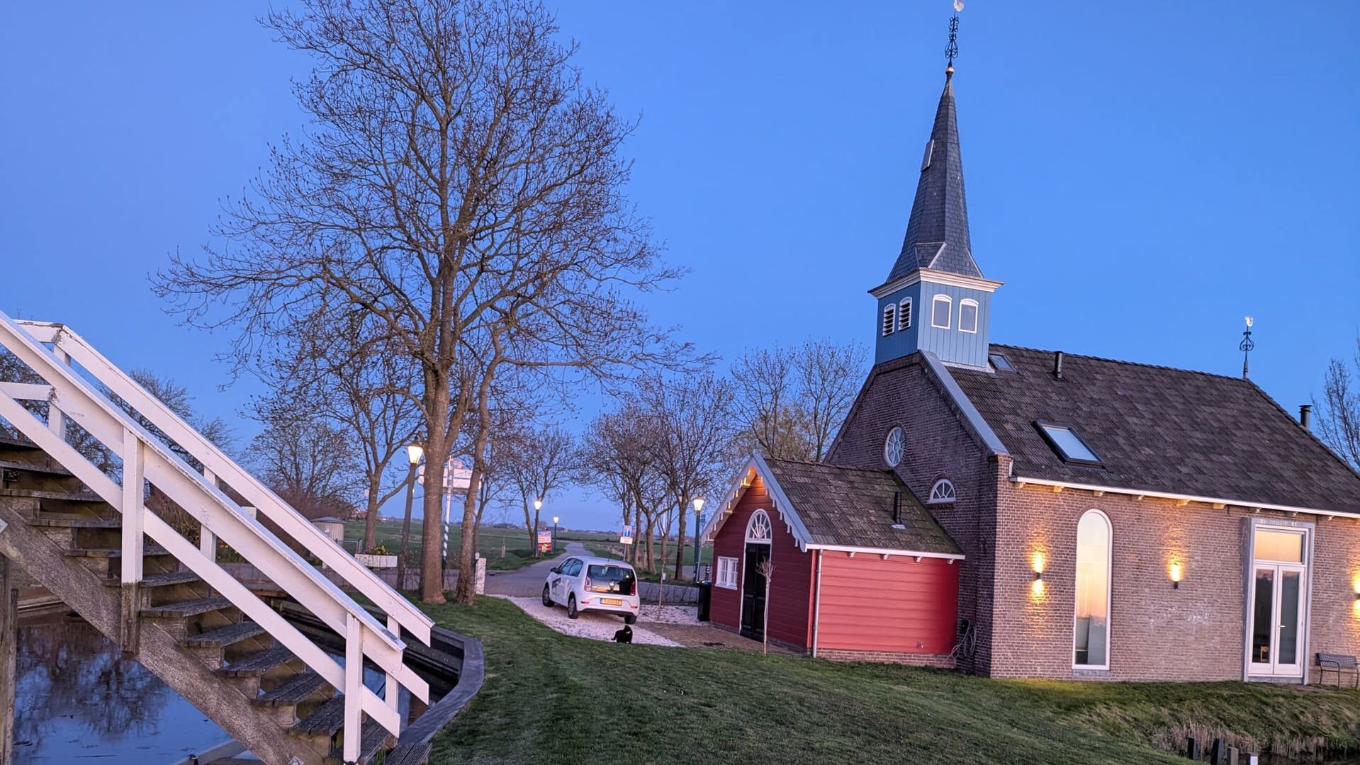 Boekenbeurs in historische setting Allingawier