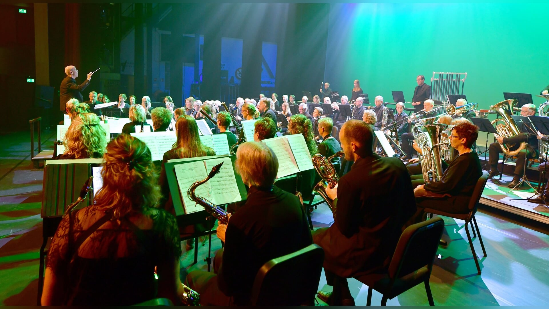 Groot projectorkest en -koor brengen The Queen Symphony naar Theater Sneek