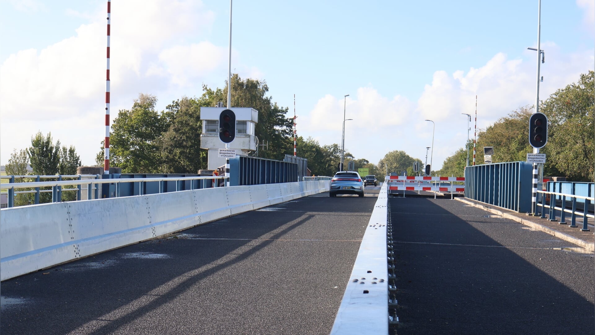 Brug Uitwellingerga weer geopend voor het verkeer
