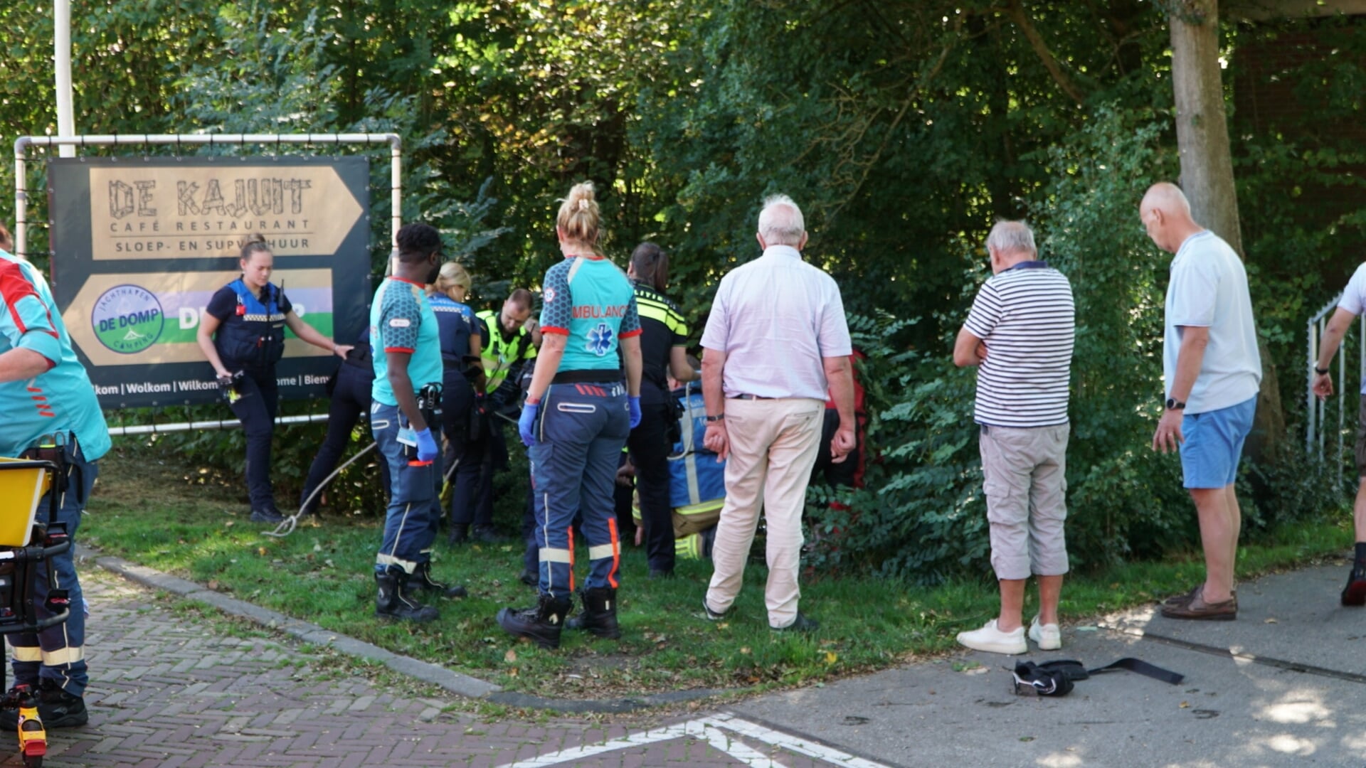 Omstanders redden te water geraakte vrouw bij jachthaven De Domp in Sneek