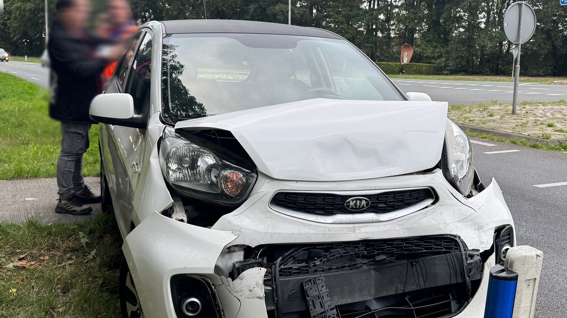 Kop-staartbotsing op N277 bij De Rips: auto’s zwaar beschadigd