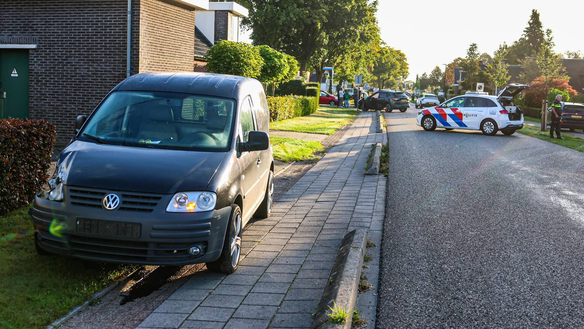 Schade en oliespoor na ongeval met drie auto’s bij De Knipe