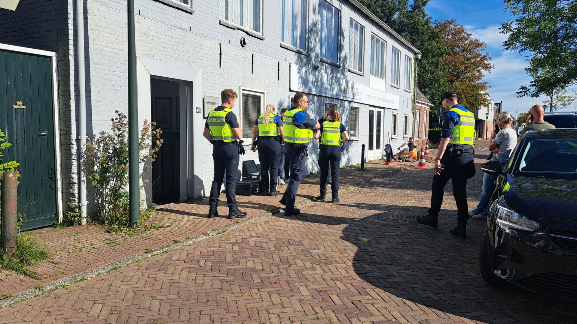 Hennepkwekerij opgerold aan de Kerkewal in Gorredijk
